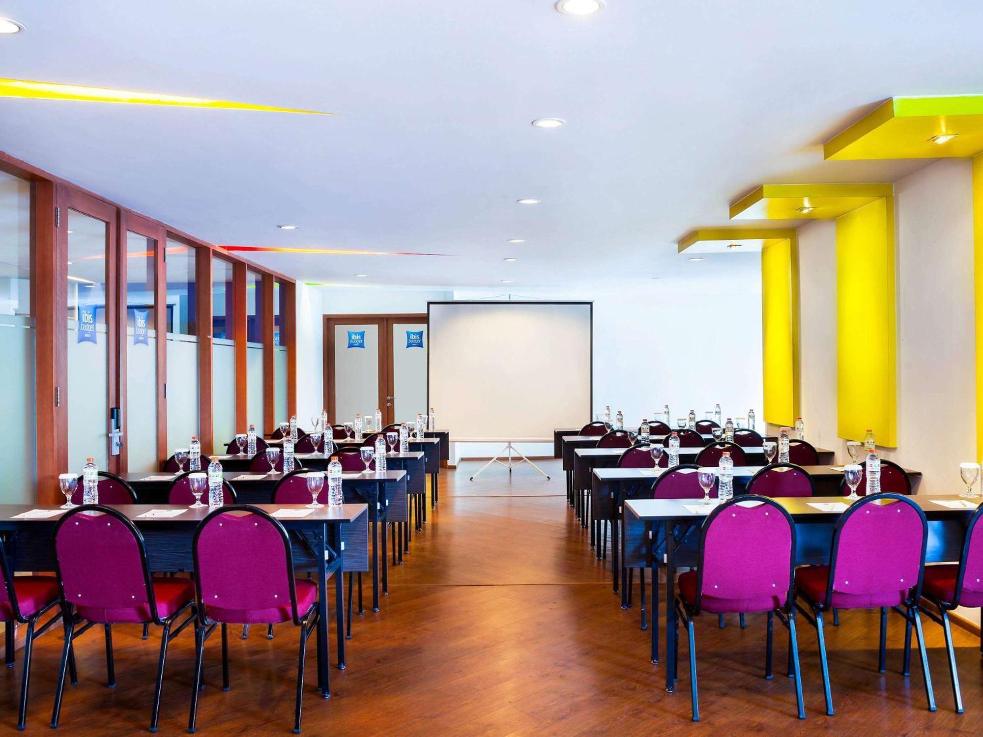 Ibis Budget Jakarta Menteng Екстериор снимка