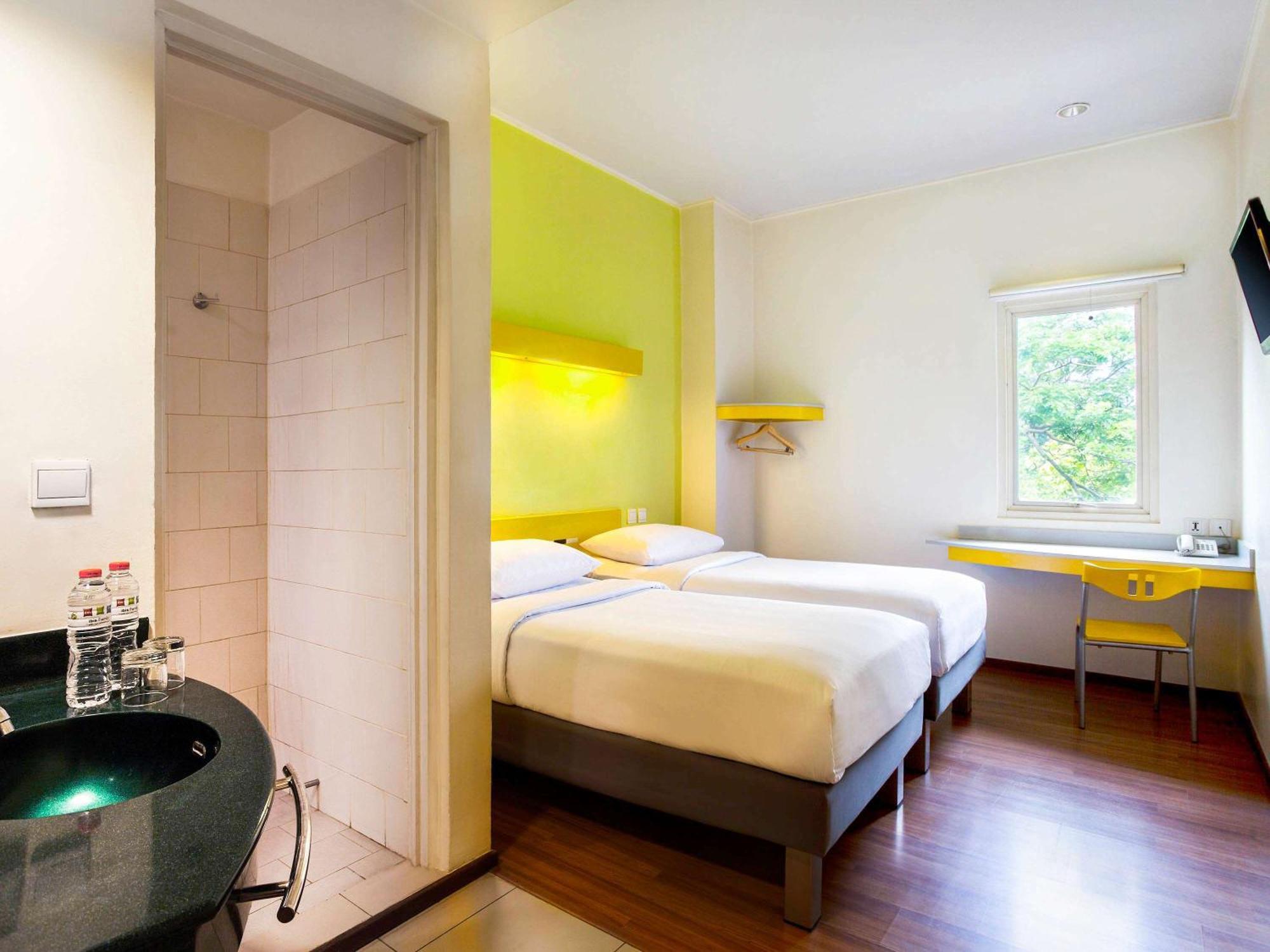 Ibis Budget Jakarta Menteng Екстериор снимка