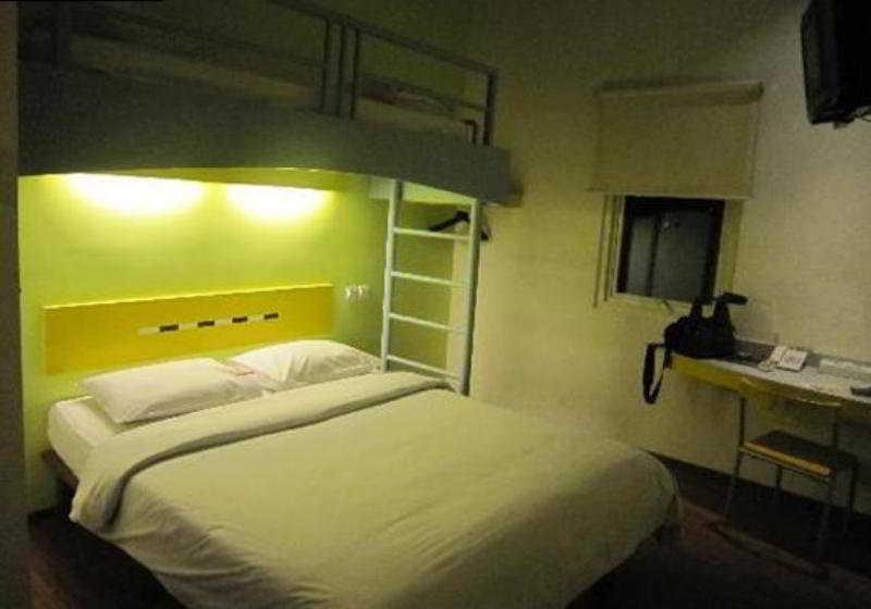 Ibis Budget Jakarta Menteng Екстериор снимка