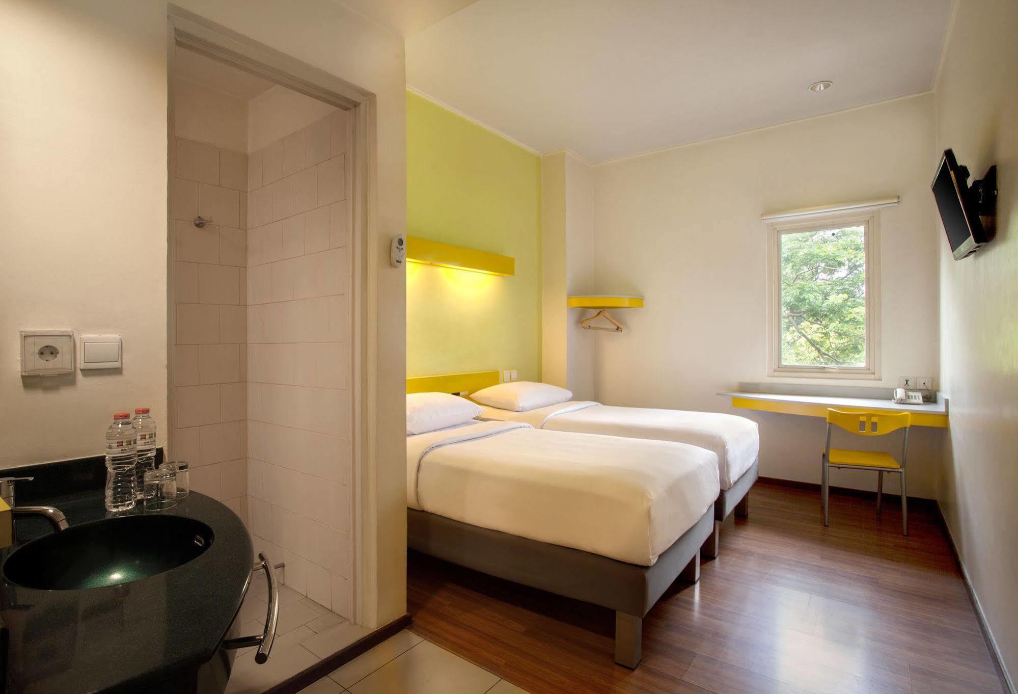Ibis Budget Jakarta Menteng Екстериор снимка