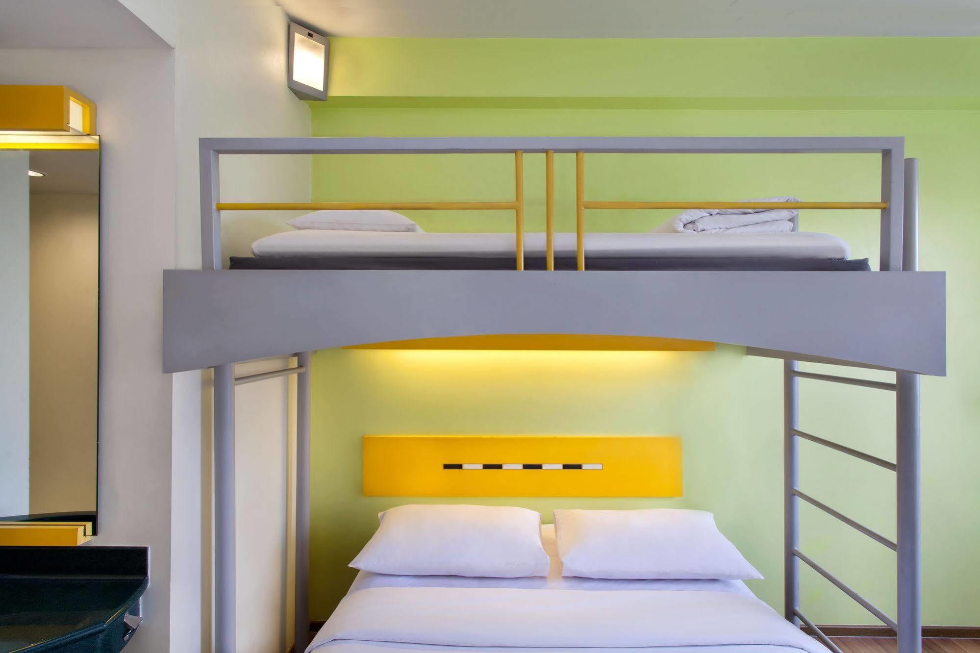 Ibis Budget Jakarta Menteng Екстериор снимка
