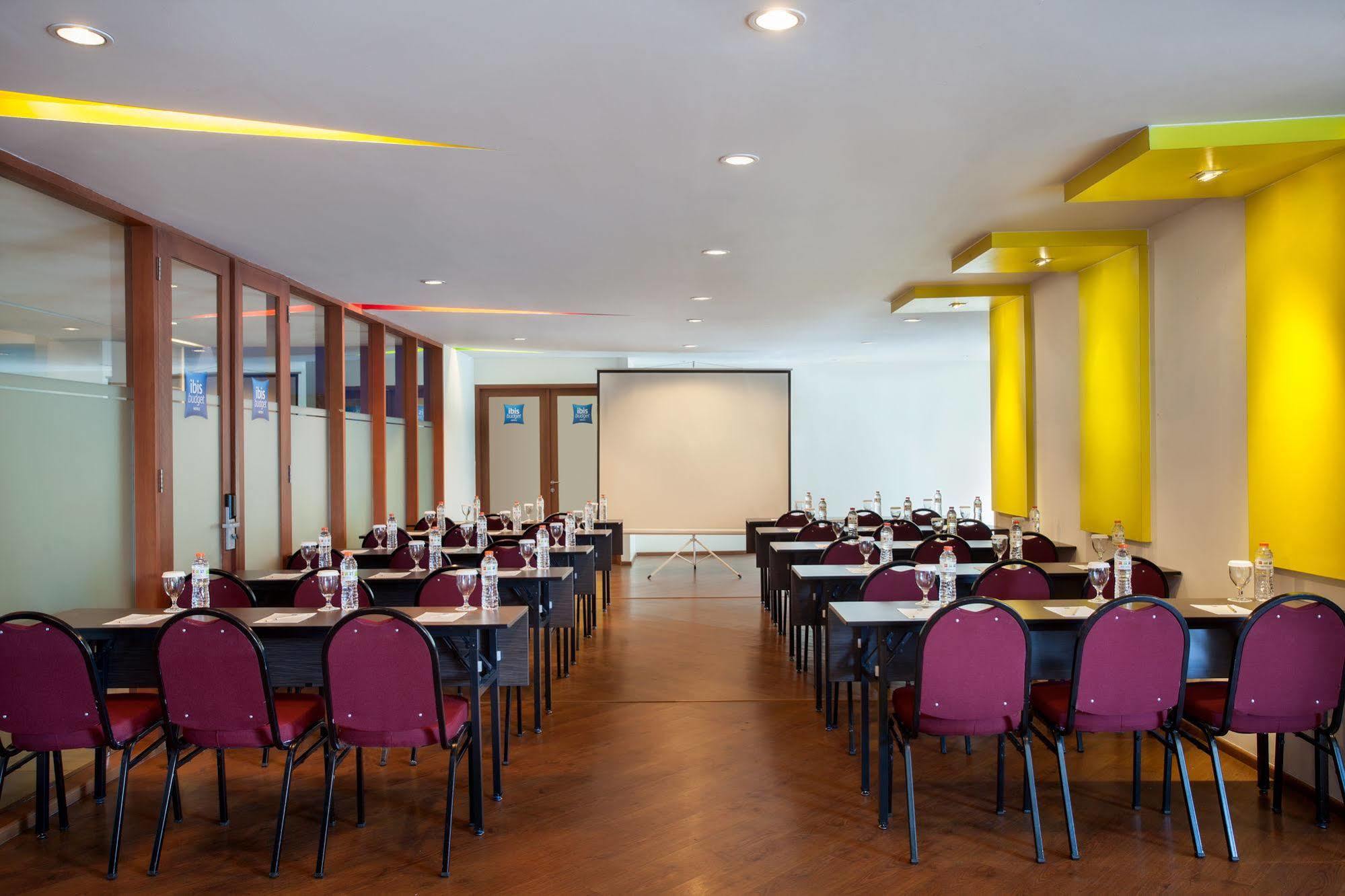 Ibis Budget Jakarta Menteng Екстериор снимка