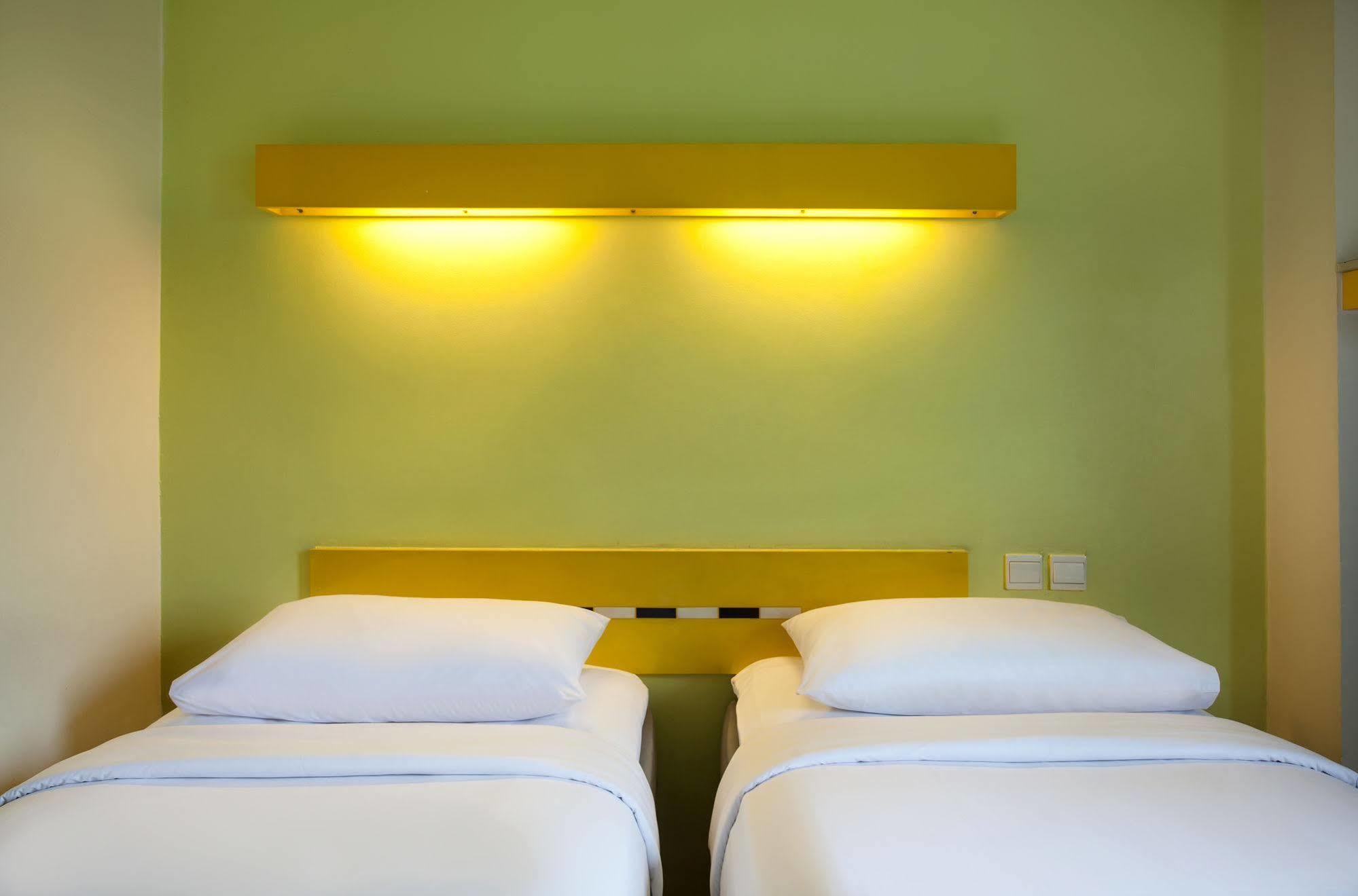 Ibis Budget Jakarta Menteng Екстериор снимка